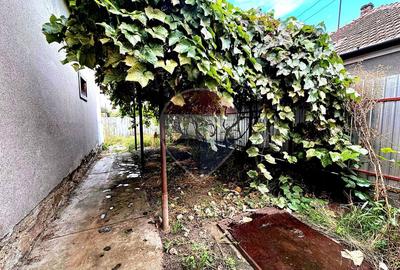 Casă cu teren generos de 750 mp, zona centrala Chisineu Cris - 2