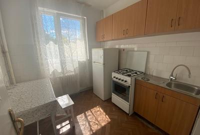 Închiriez apartament cu 3 camere în zona Complexului Studentesc - 4
