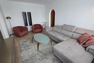 Apartament cu 2 camere semidecomandat în P-ța Victoriei
