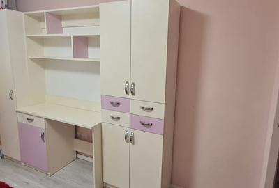 Apartament cu 3 camere semidecomandat în Cetate