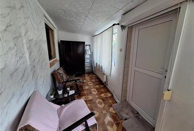 Apartament  2 camere semidecomandat , zona Milcov - 17