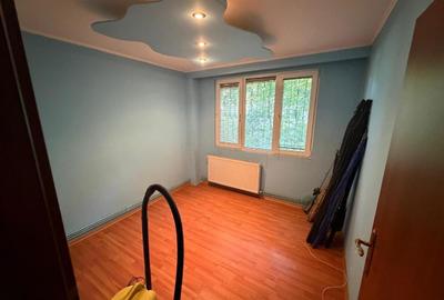 Apartament cu 3 camere centrala,balcon și boxă în Drumul Taberei - 4