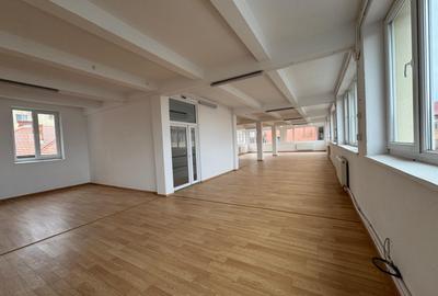 Zona pietii Tractorul, 900 mp, spatii comerciale dispuse pe doua etaje - 11