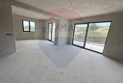 Casa individuala de vanzare in Salicea! 145 MP - 900 MP Teren - 7