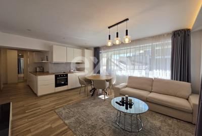 Apartament cu 3 camere semidecomandat, mobilat în Banu Manta