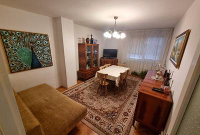 Apartament cu 4 camere în Cetate