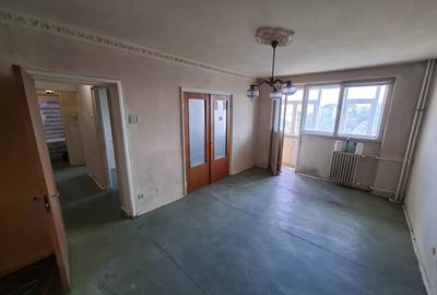 Apartament cu 3 camere decomandat în Drumul Taberei