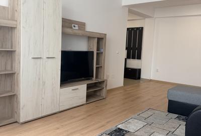 Apartament cu 3 camere semidecomandat, mobilat în Exterior Est