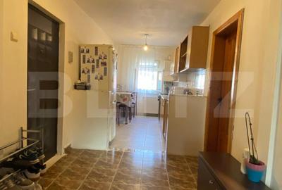 Apartament cu 3 camere decomandat, mobilat în Central