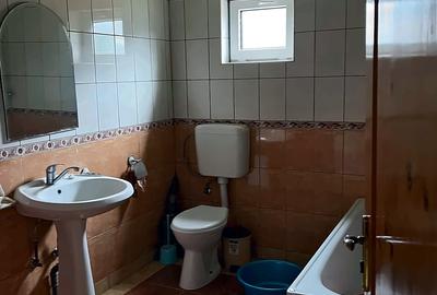 Casă în duplex, 8 dormitoare, 5 băi, living, mobilată, 400 mp teren - Bușteni - 11