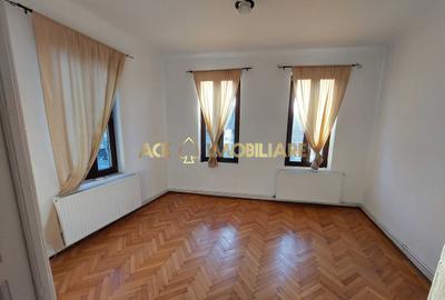 Casă cu 3 camere în Mărășești