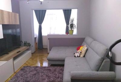 Apartament cu 3 camere decomandat în Mircea cel Bătrân