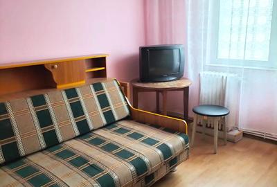 Apartament cu 3 camere semidecomandat în Alexandru cel Bun