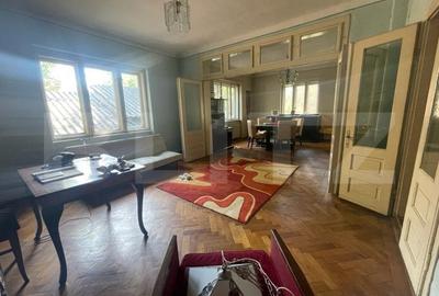 Casă individuală cu 4 camere în Central
