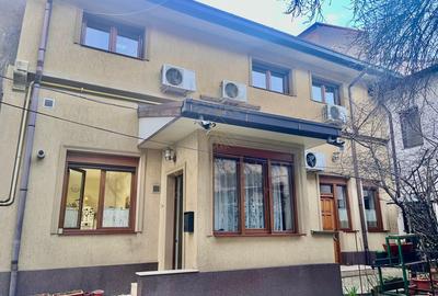 Casă individuală cu 5 camere în P-ța Romană