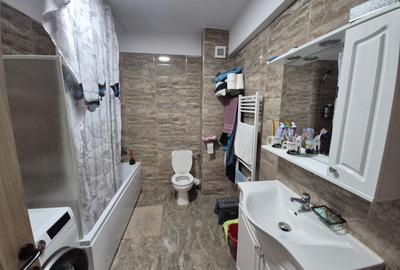 Apartament 3 camere, 62mp, 2 garaje, balcon 12mp, zona Sesul de Sus - 12