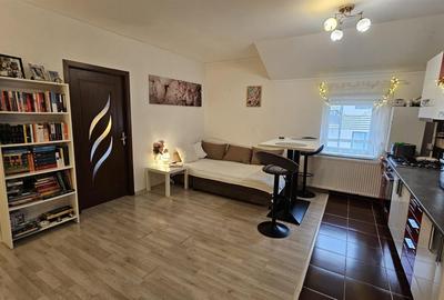 Apartament cu 3 camere semidecomandat, mobilat în Florești