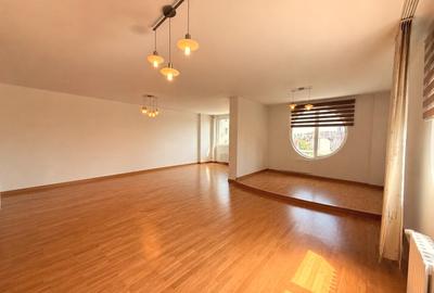 Apartament cu 4 camere decomandat, mobilat în Plevnei