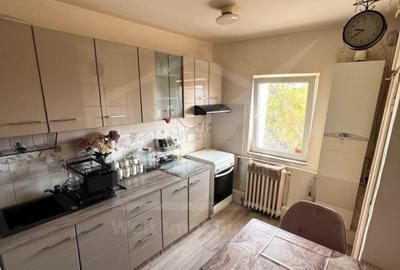 Apartament cu 3 camere decomandat, mobilat în Gară