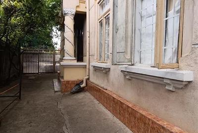 Casă individuală cu 3 camere în Central