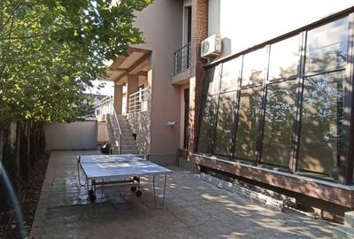 Casă individuală cu 7 camere în Ultracentral