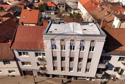 Apartament 3 camere, Centrul Vechi, Str. Teatrului, etaj 2/2, comision 0 - 1