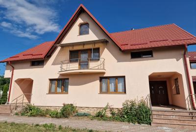 De Vanzare Casa Dumbraveni - 3