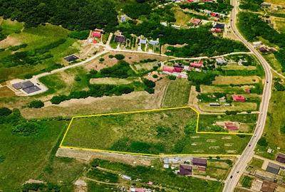 Teren Construcții intravilan de 9300 mp, în Central