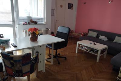 Apartament cu 2 camere semidecomandat, mobilat în Unirii