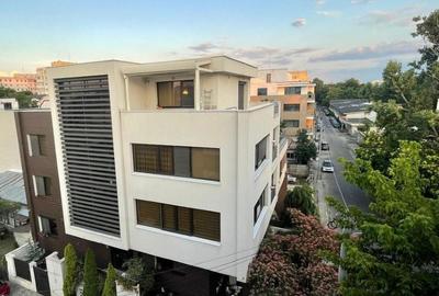 Apartament cu 3 camere decomandat, mobilat în Barbu Văcărescu