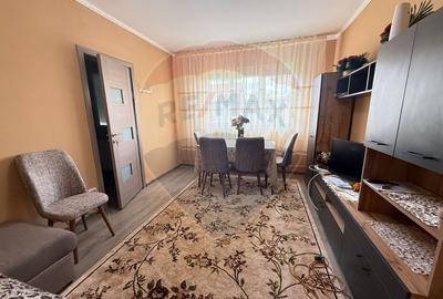 Apartament cu 2 camere semidecomandat, mobilat în Central