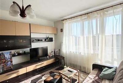 Apartament cu 3 camere semidecomandat, mobilat în Tractorul