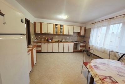 Vand casa singur in curte cu garaj, pod si foisor Sanpetru-Bod - 9