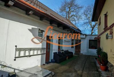 Corp de casa 4 camere zona Nicopole,curte comuna cu 1 familie. - 1