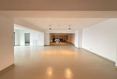 Apartament cu 5 camere decomandat în Pipera