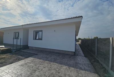 Duplex despartit prin camera tehnica  cu asfalt - 1
