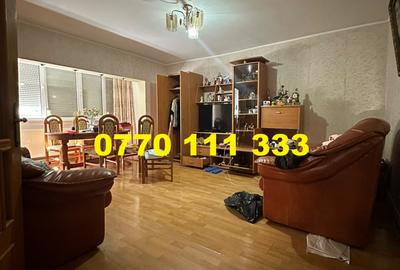 Apartament cu 3 camere semidecomandat în Buzaului