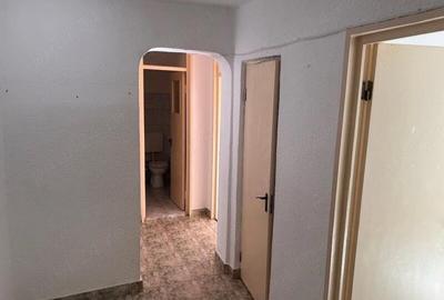Mosilor / Stefan cel Mare / et 1 dec / bl 1980 / 2 min Metrou Obor / - 2
