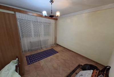 Apartament cu 2 camere semidecomandat, mobilat în Podu Roș