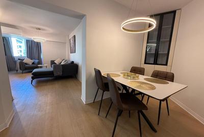 Apartament cu 3 camere în P-ța Alba Iulia