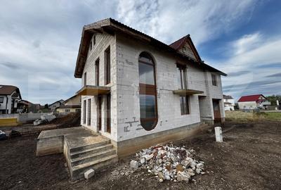 Casă individuală cu 4 camere în Cetate