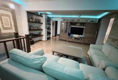 Apartament cu 3 camere decomandat în Casa de Cultură