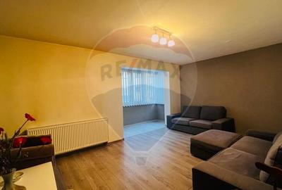 Apartament cu 3 camere de închiriat - 2