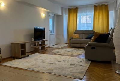 Apartament cu 4 camere decomandat, mobilat în P-ța Romană