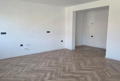Apartament cu 2 camere decomandat în Tractorul
