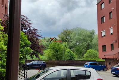 Apartament cu 3 camere semidecomandat, mobilat în Florești