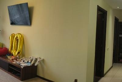 Apartament cu 3 camere decomandat, mobilat în Pajura