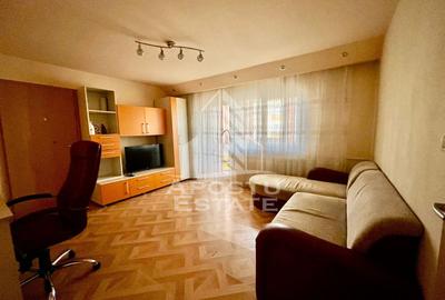 Apartament cu 3 camere decomandat, mobilat în Aradului