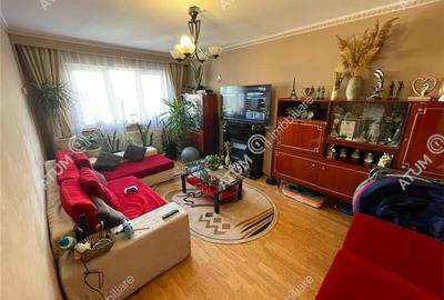 Apartament cu 3 camere decomandat, mobilat în Vasile Aaron