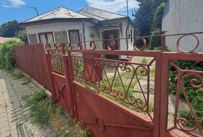 Casa batraneasca cu teren in suprafata de 1258 mp - Strada Siretului - 135 euro - 4